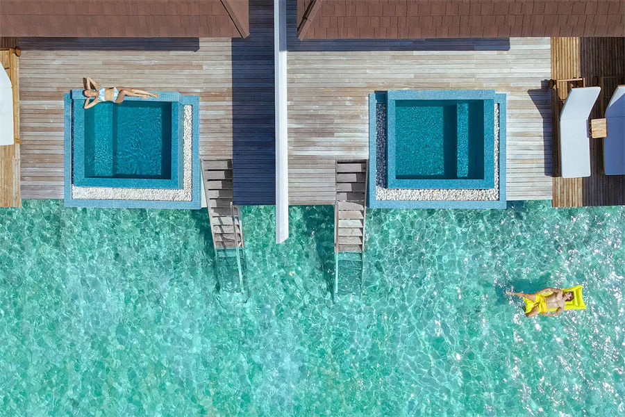 泻湖水上泳池别墅