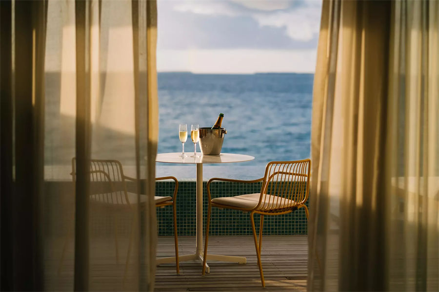 芙拉瓦希 - 海洋水上泳池别墅图片4 - The Standard，Huruvalhi Maldives Ocean Overwater Pool Villa Photo 4